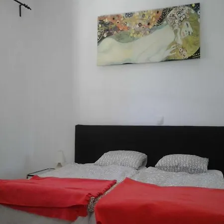 Sleeps 3 Pool Wifi Villa *